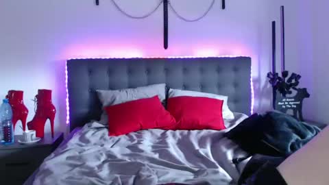 Snapshot of deewhitee chatting on 12.29.24 Jenna online show from 12.29.24