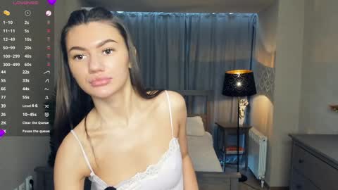 Snapshot of deidreluer chatting on 04.12.26 Laura online show from 04.12.26
