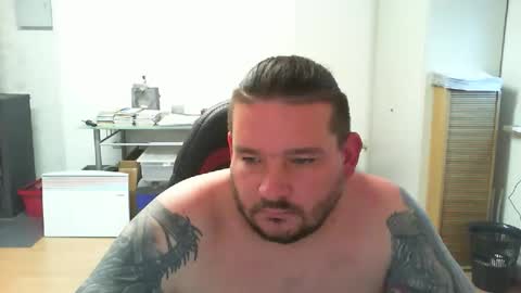 Snapshot of deinspielzeug87 chatting on 11.24.25 deinspielzeug87 online show from 11.24.25