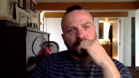 Snapshot of deivitzzz chatting on 04.10.26 Hermes online show from 04.10.26