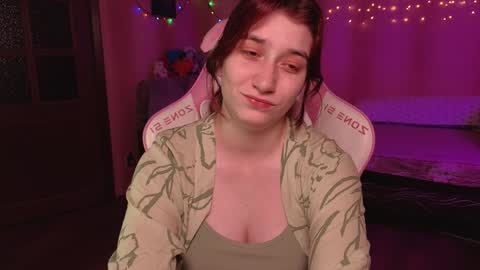 Snapshot of deizysweet chatting on 01.04.25 Princess Potato online show from 01.04.25