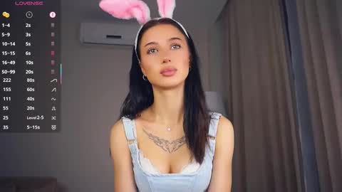 Snapshot of delanakimbral chatting on 11.11.25 Hello everyone Im Tessa Make yourself comfortable. Were going to have fun together online show from 11.11.25