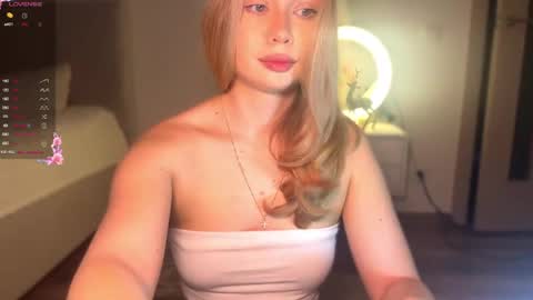Snapshot of delanona chatting on 04.27.26 Dia online show from 04.27.26