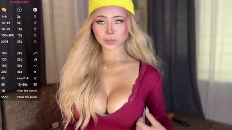 Snapshot of deliciousfaye chatting on 04.22.26 Hello your loving faye 3 online show from 04.22.26