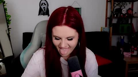 dellacrush_ online show from 11.19.25