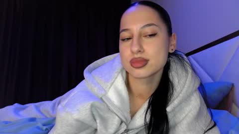 Snapshot of delly_love chatting on 10.27.25 delly_love online show from 10.27.25