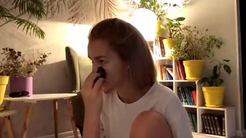 Snapshot of delorisstrzelecki chatting on 07.19.26 I am Lola hello world online show from 07.19.26