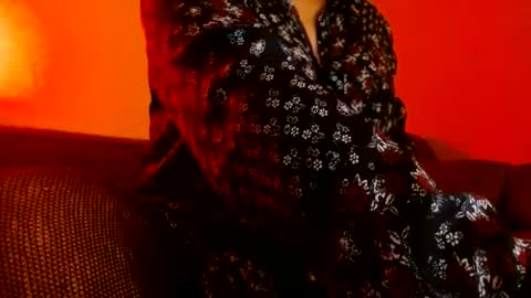 Snapshot of delphine_x chatting on 10.30.25 Delphine online show from 10.30.25