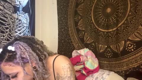 Snapshot of deluxxxeblu chatting on 01.24.25 TankinBody online show from 01.24.25