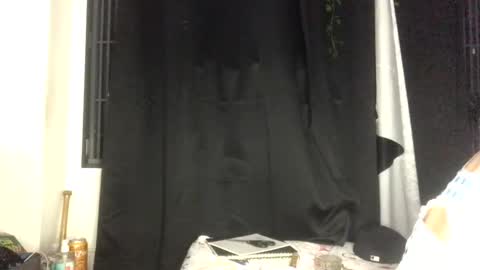 Snapshot of deluxxxeblu chatting on 02.10.25 TankinBody online show from 02.10.25