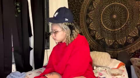 Snapshot of deluxxxeblu chatting on 02.13.25 TankinBody online show from 02.13.25