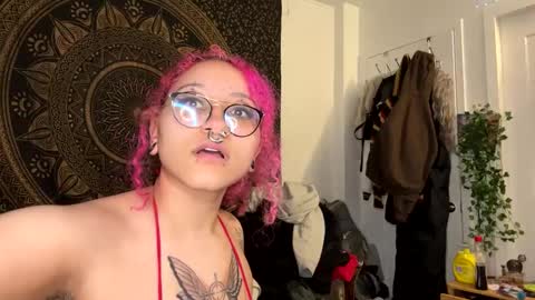 Snapshot of deluxxxeblu chatting on 02.28.25 TankinBody online show from 02.28.25