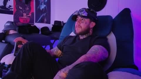 Snapshot of denjig chatting on 02.05.26 Oliver online show from 02.05.26