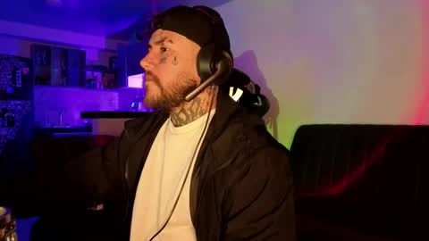 Snapshot of denjig chatting on 02.25.26 Oliver online show from 02.25.26