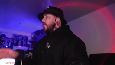 Snapshot of denjig chatting on 03.02.26 Oliver online show from 03.02.26