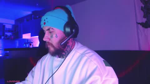 Snapshot of denjig chatting on 03.03.26 Oliver online show from 03.03.26