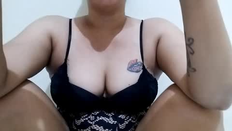 Snapshot of dennabaza chatting on 05.08.26 Sarina online show from 05.08.26