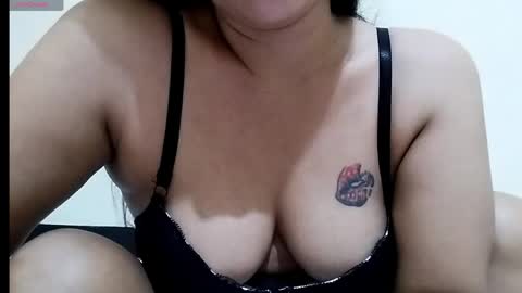Snapshot of dennabaza chatting on 05.22.26 Sarina online show from 05.22.26