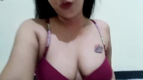 Snapshot of dennabaza chatting on 05.30.26 Sarina online show from 05.30.26