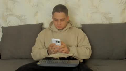 Snapshot of dennis_munera chatting on 01.03.25 dennis munera online show from 01.03.25