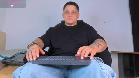 Snapshot of dennis_munera chatting on 10.08.25 dennis munera online show from 10.08.25