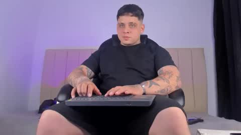 Snapshot of dennis_munera chatting on 02.17.26 dennis munera online show from 02.17.26