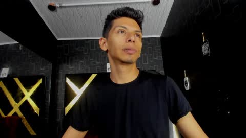Snapshot of dereck_monroe chatting on 05.25.26 Dereck online show from 05.25.26