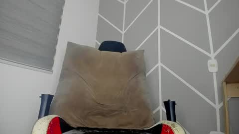 dereckhardd online show from 07.02.26