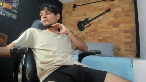 Snapshot of derek_santos chatting on 11.14.25 derek_santos online show from 11.14.25