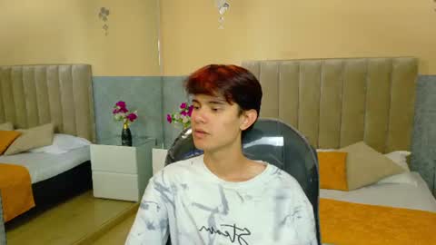 Snapshot of derek_sinn chatting on 06.12.26 derek_sinn online show from 06.12.26