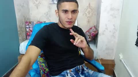 Snapshot of derek_storm_ chatting on 09.24.25 D E R E K online show from 09.24.25