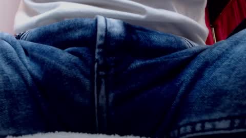 Snapshot of derek_storm_ chatting on 10.03.25 D E R E K online show from 10.03.25