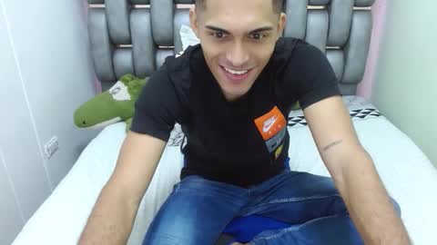 Snapshot of derek_storm_ chatting on 10.25.25 D E R E K online show from 10.25.25