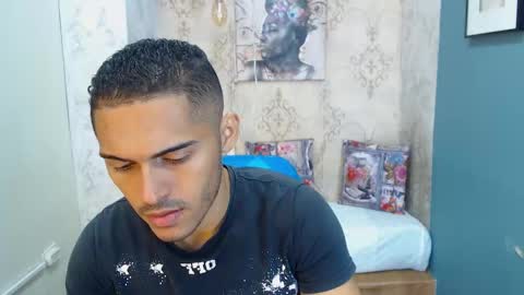 Snapshot of derek_storm_ chatting on 11.12.25 D E R E K online show from 11.12.25