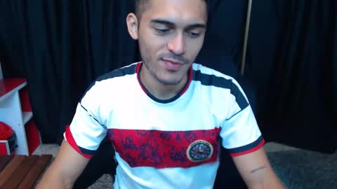 Snapshot of derek_storm_ chatting on 11.21.25 D E R E K online show from 11.21.25