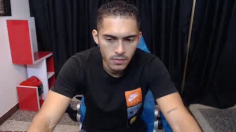 Snapshot of derek_storm_ chatting on 11.22.25 D E R E K online show from 11.22.25