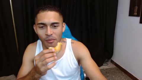 Snapshot of derek_storm_ chatting on 11.29.25 D E R E K online show from 11.29.25