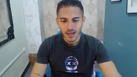 Snapshot of derek_storm_ chatting on 12.04.25 D E R E K online show from 12.04.25