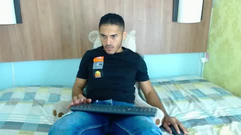 Snapshot of derek_storm_ chatting on 12.05.25 D E R E K online show from 12.05.25