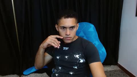 Snapshot of derek_storm_ chatting on 12.17.25 D E R E K online show from 12.17.25