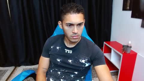 Snapshot of derek_storm_ chatting on 12.22.25 D E R E K online show from 12.22.25