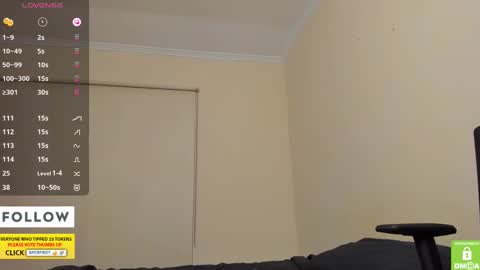 Snapshot of derekcb chatting on 10.15.25 Derekcb online show from 10.15.25