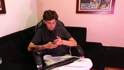 Snapshot of derekswan chatting on 06.12.26 Derek online show from 06.12.26