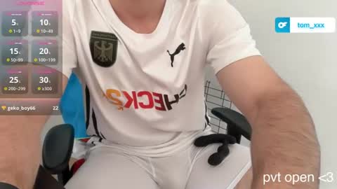 Snapshot of dertom_xxx chatting on 06.19.26 Tom online show from 06.19.26