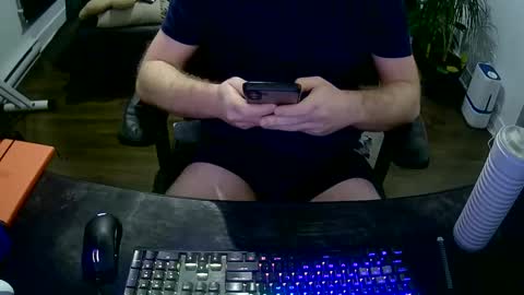 Snapshot of desdisdes chatting on 03.24.26 desdisdes online show from 03.24.26