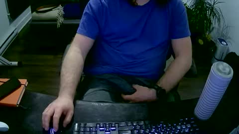 Snapshot of desdisdes chatting on 04.29.26 desdisdes online show from 04.29.26