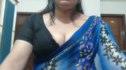 Snapshot of desimaisa130 chatting on 05.12.26 Maisa online show from 05.12.26