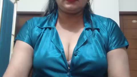 Snapshot of desimaisa130 chatting on 05.14.26 Maisa online show from 05.14.26