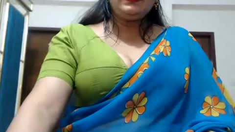Snapshot of desimaisa130 chatting on 05.16.26 Maisa online show from 05.16.26