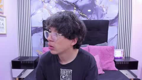 Snapshot of desire_ecstasy chatting on 11.30.25 desire_ecstasy online show from 11.30.25